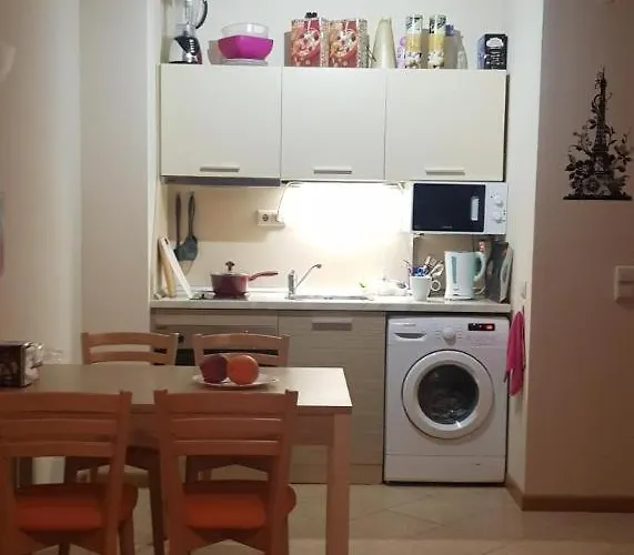 In A Complex In Sunny * 阳光海滩