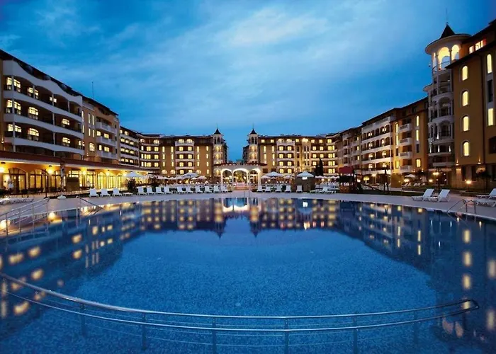 In A Complex In Sunny 阳光海滩